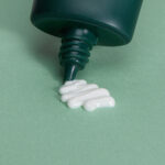 Успокаивающий солнцезащитный крем с хауттюйнией Anua Heartleaf Silky Moisture Sun Cream SPF50+PA++++ — изображение 2