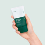 Успокаивающий солнцезащитный крем с хауттюйнией Anua Heartleaf Silky Moisture Sun Cream SPF50+PA++++ — изображение 4