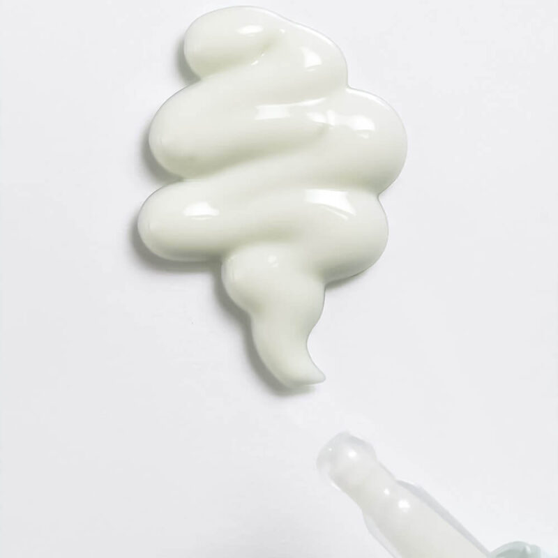 Лёгкая успокаивающая солнцезащитная эссенция numbuzin No.1 Clear Filter Sun Essence SPF50+ PA++++