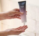 Нежный гель для умывания с экстрактом чёрного риса haruharu wonder Black Rice Moisture 5.5 Soft Cleansing Gel — изображение 3